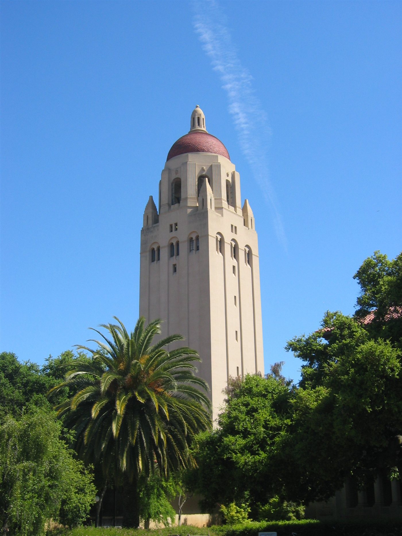 Hoover Tower, torre de 87 metros que é um dos símbolos do campus da Universidade Stanford, na Califórnia